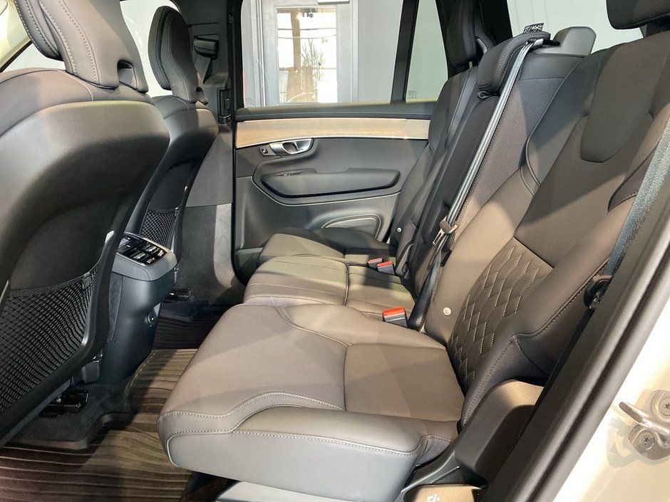 2026 Volvo XC90 B6 AWD Plus Dark Theme 7-Seater-17