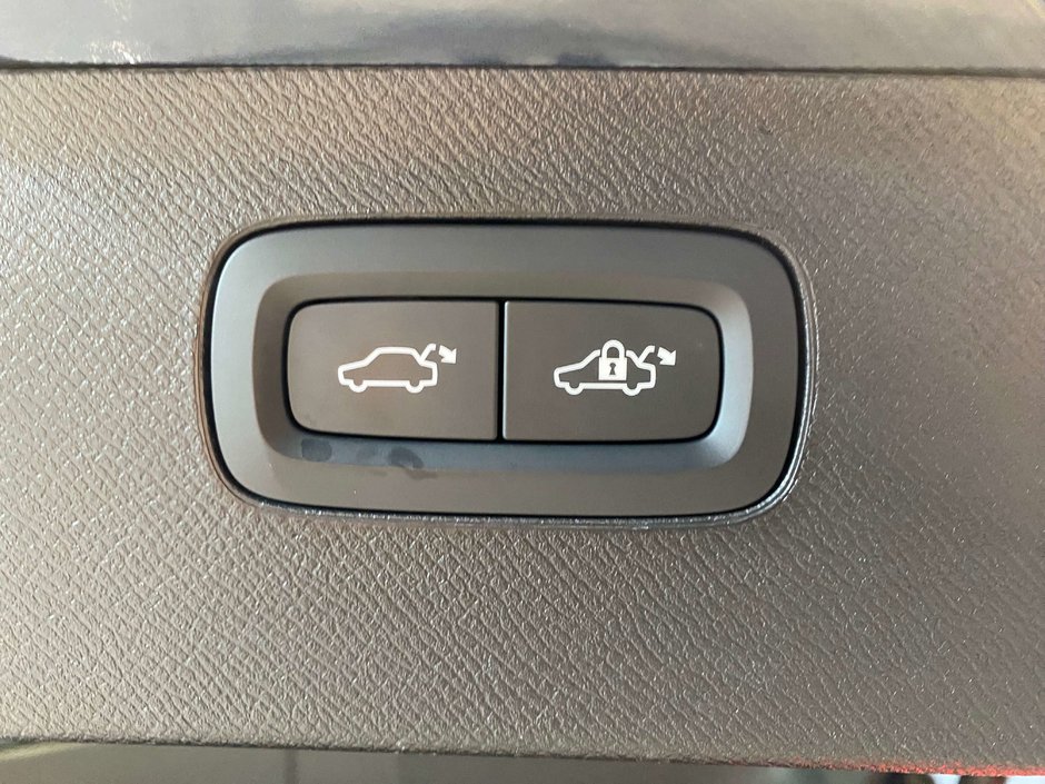 2026 Volvo XC90 B6 AWD Plus Bright Theme 7-Seater-22