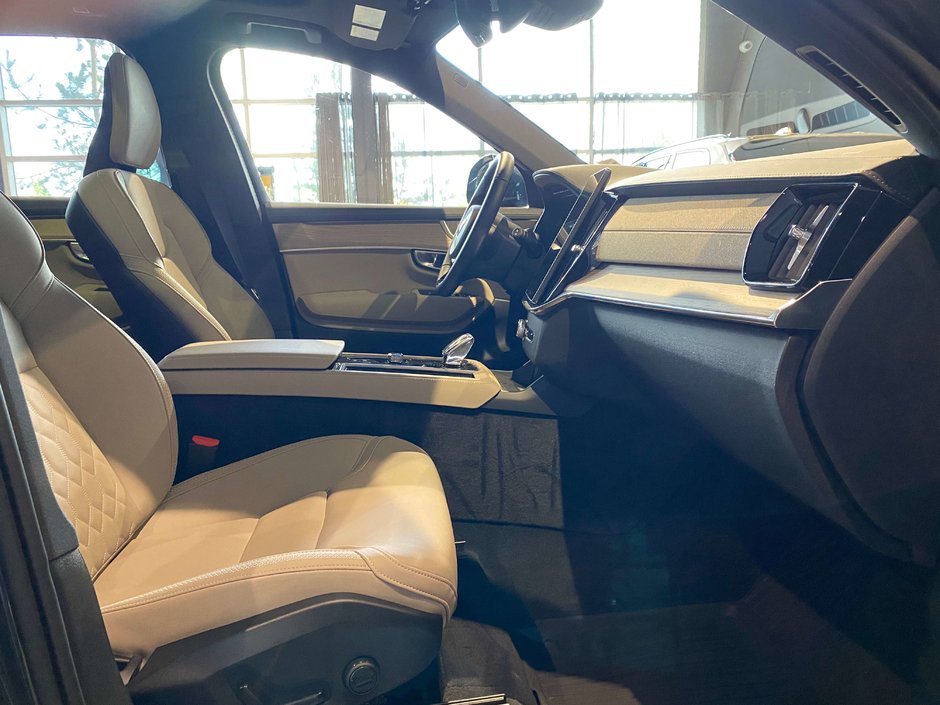 2026 Volvo XC90 B6 AWD Plus Bright Theme 7-Seater-24