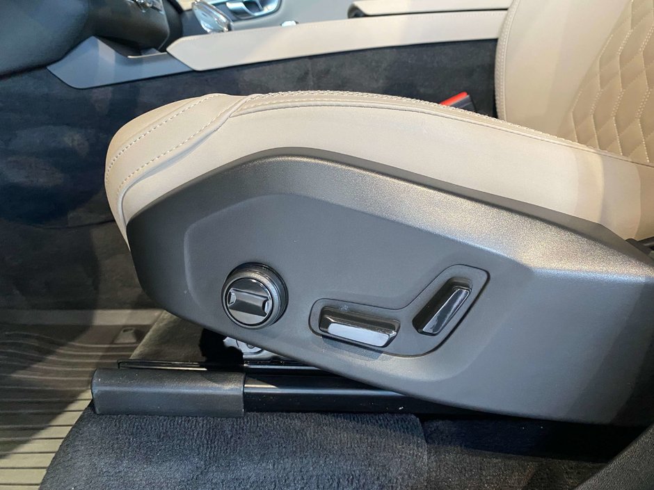 2026 Volvo XC90 B6 AWD Plus Bright Theme 7-Seater-13