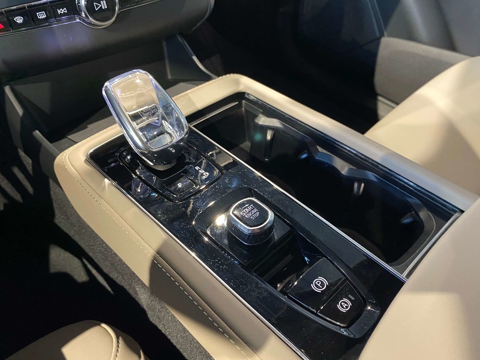 2026 Volvo XC90 B6 AWD Plus Bright Theme 7-Seater-12