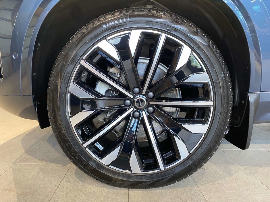 2026 Volvo XC90 B6 AWD Plus Bright Theme 7-Seater-8