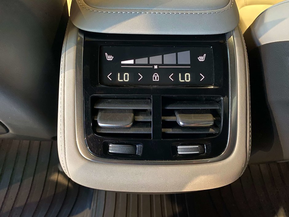 2026 Volvo XC90 B6 AWD Plus Bright Theme 7-Seater-18