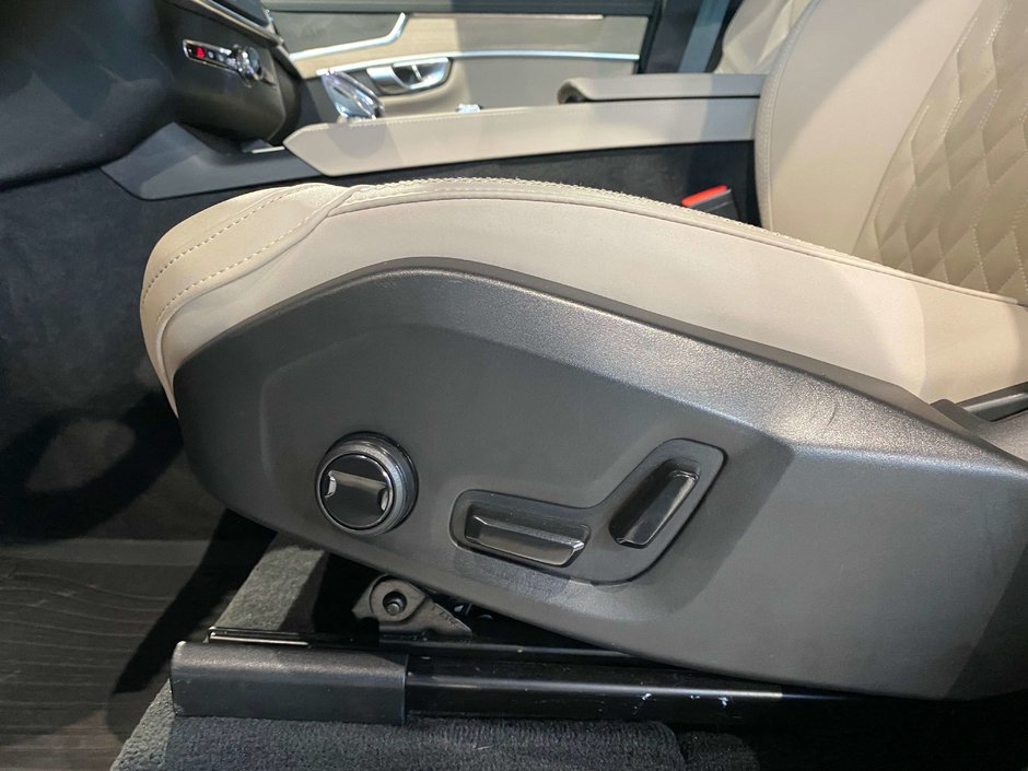 2026 Volvo XC90 B6 AWD Plus Bright Theme 7-Seater-13