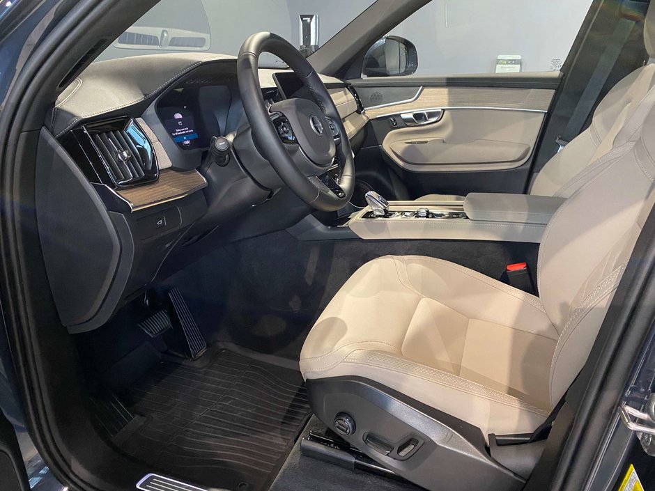 2026 Volvo XC90 B6 AWD Plus Bright Theme 7-Seater-9