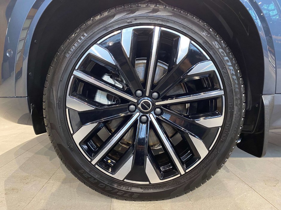 2026 Volvo XC90 B6 AWD Plus Bright Theme 7-Seater-8