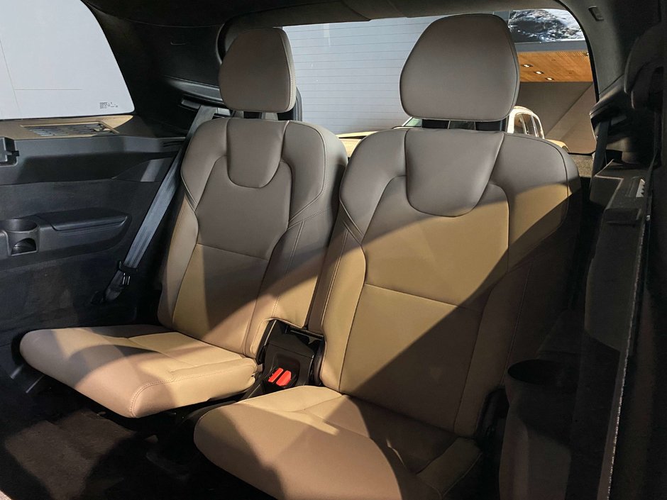 2026 Volvo XC90 B6 AWD Plus Bright Theme 7-Seater-19