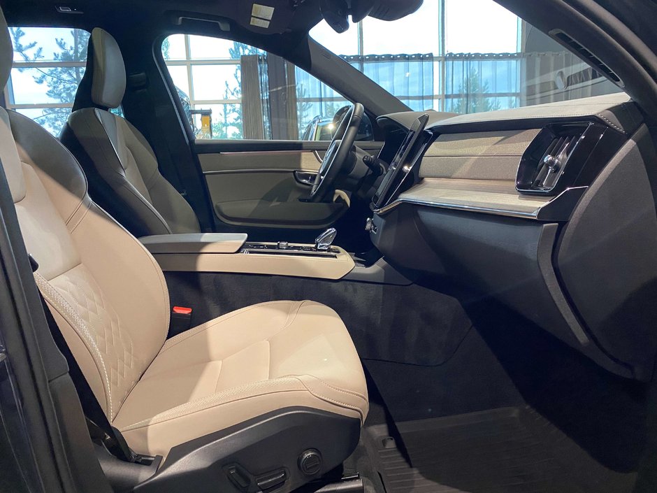 2026 Volvo XC90 B6 AWD Plus Bright Theme 7-Seater-24