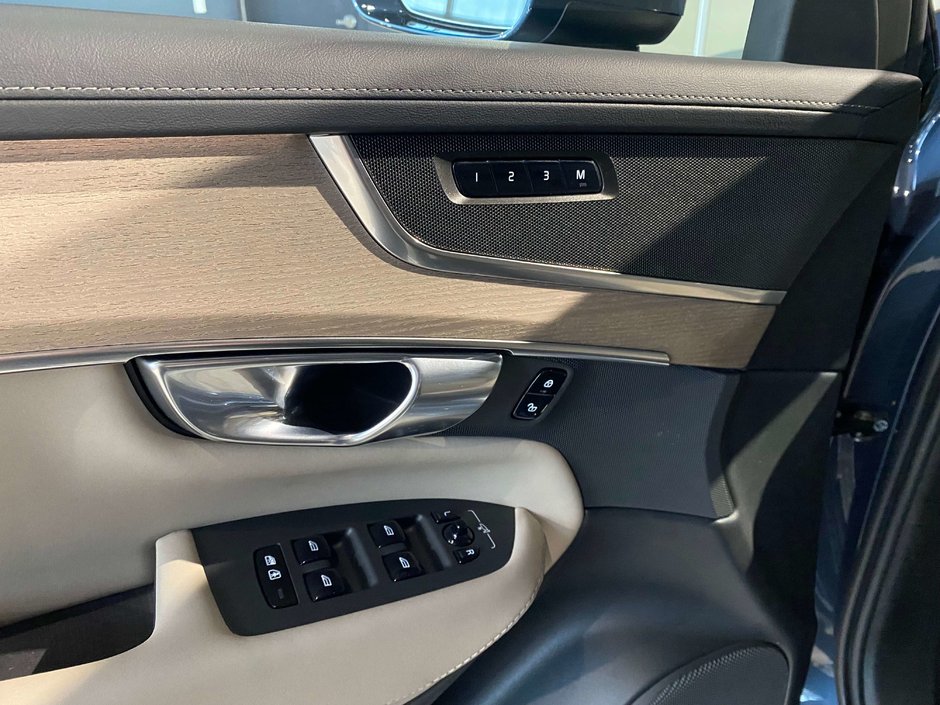 2026 Volvo XC90 B6 AWD Plus Bright Theme 7-Seater-11