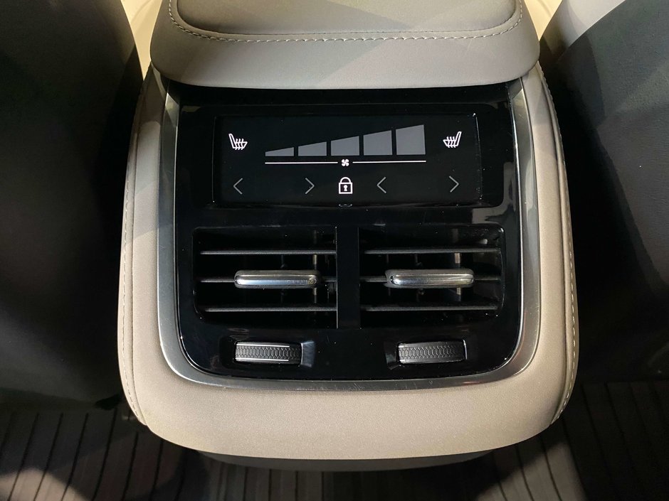 2026 Volvo XC90 B6 AWD Plus Bright Theme 7-Seater-18