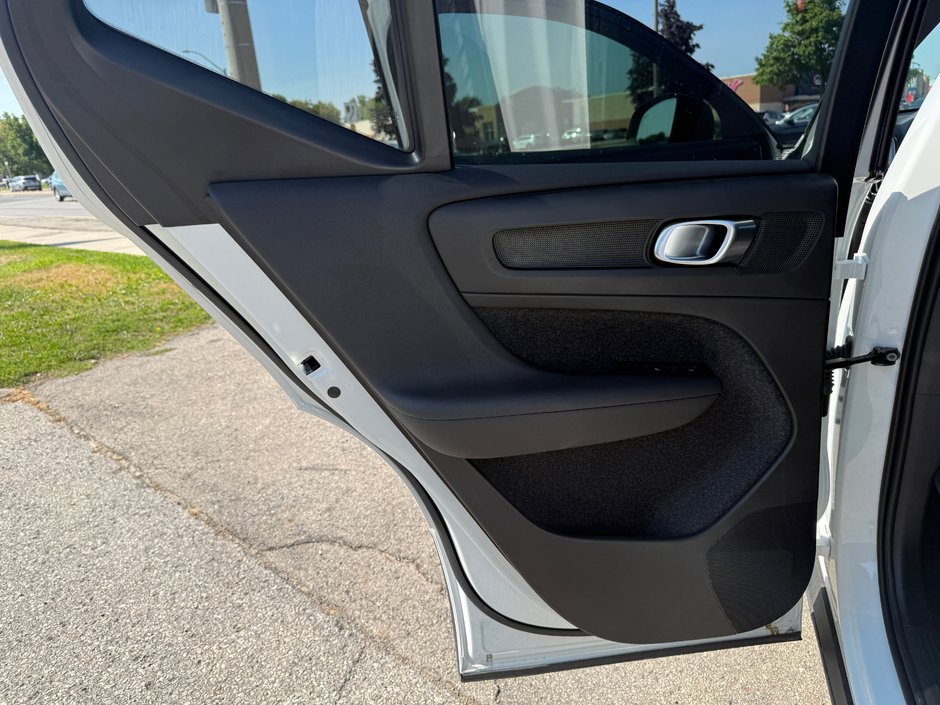 2025 Volvo EX40 Ultra-20