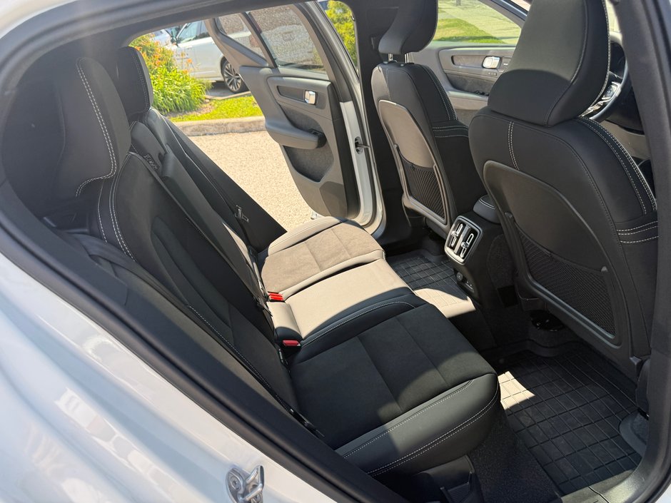 2025 Volvo EX40 Ultra-15