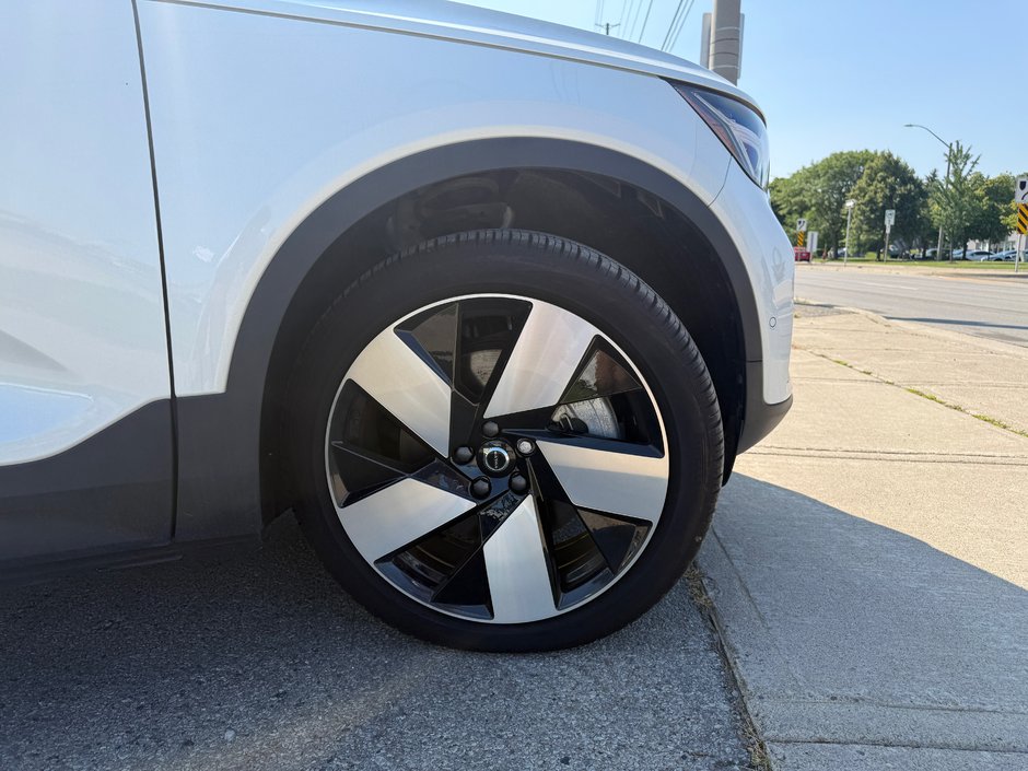 2025 Volvo EX40 Ultra-22