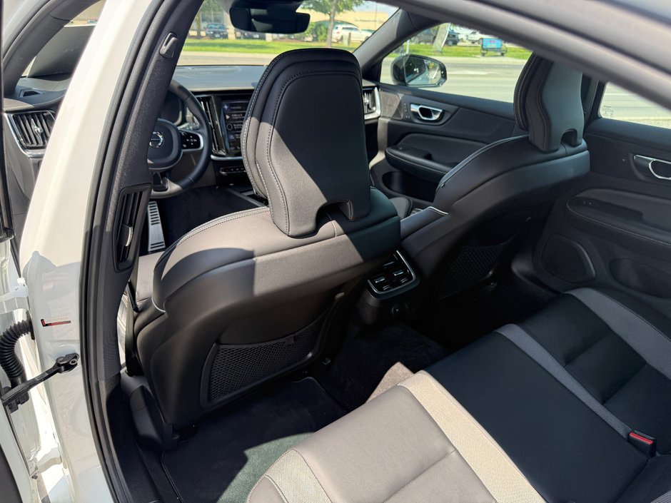 2022 Volvo S60 R-Design-12
