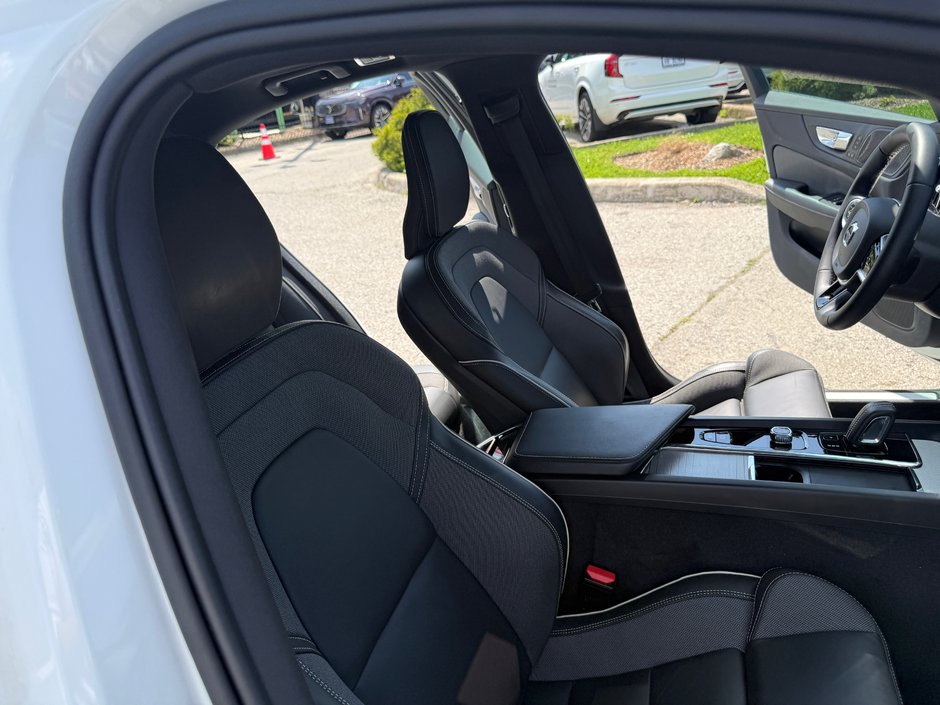 2022 Volvo S60 R-Design-18