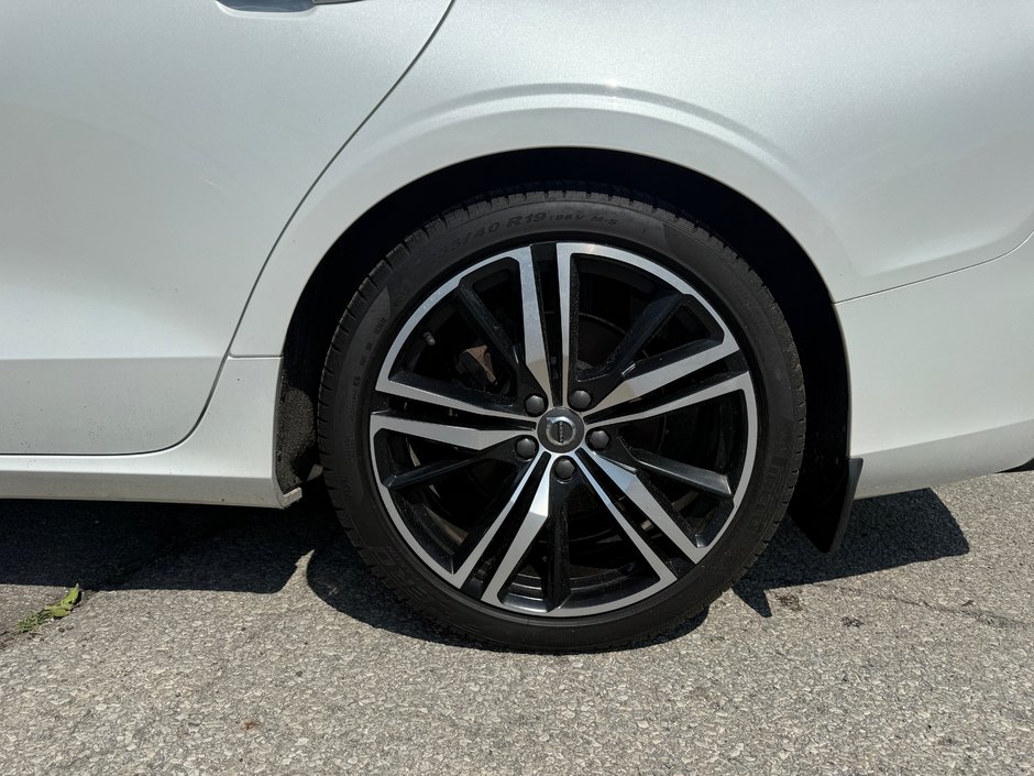2022 Volvo S60 R-Design-27
