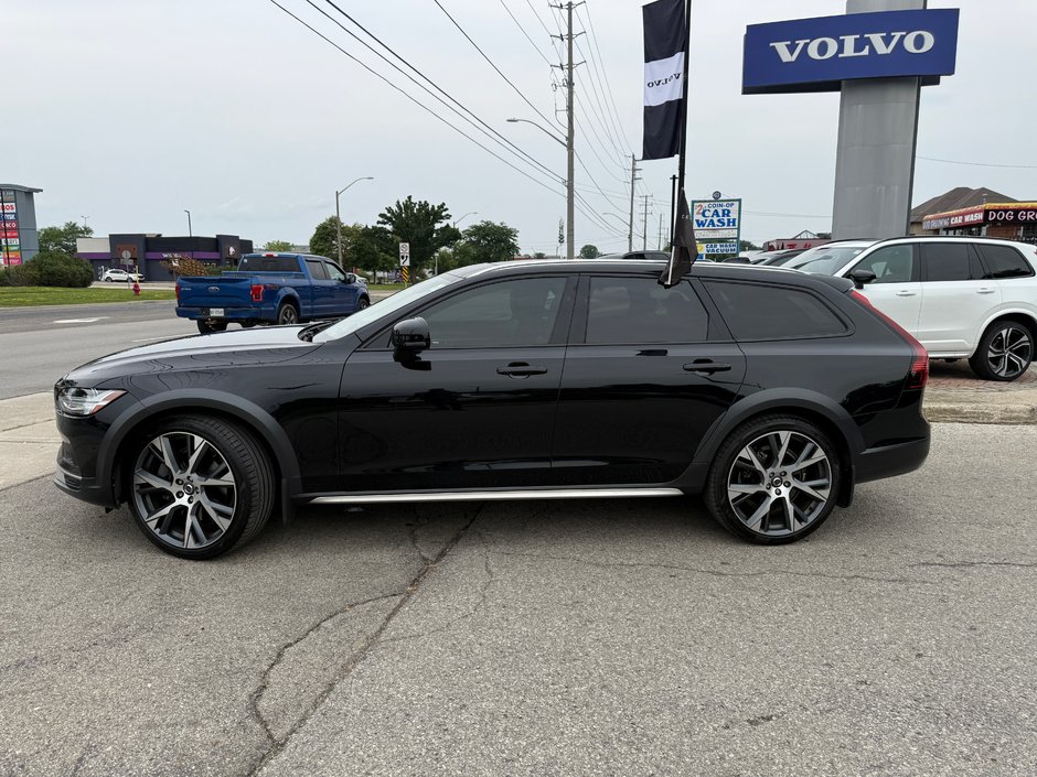 2022 Volvo V90 Cross Country BASE-8