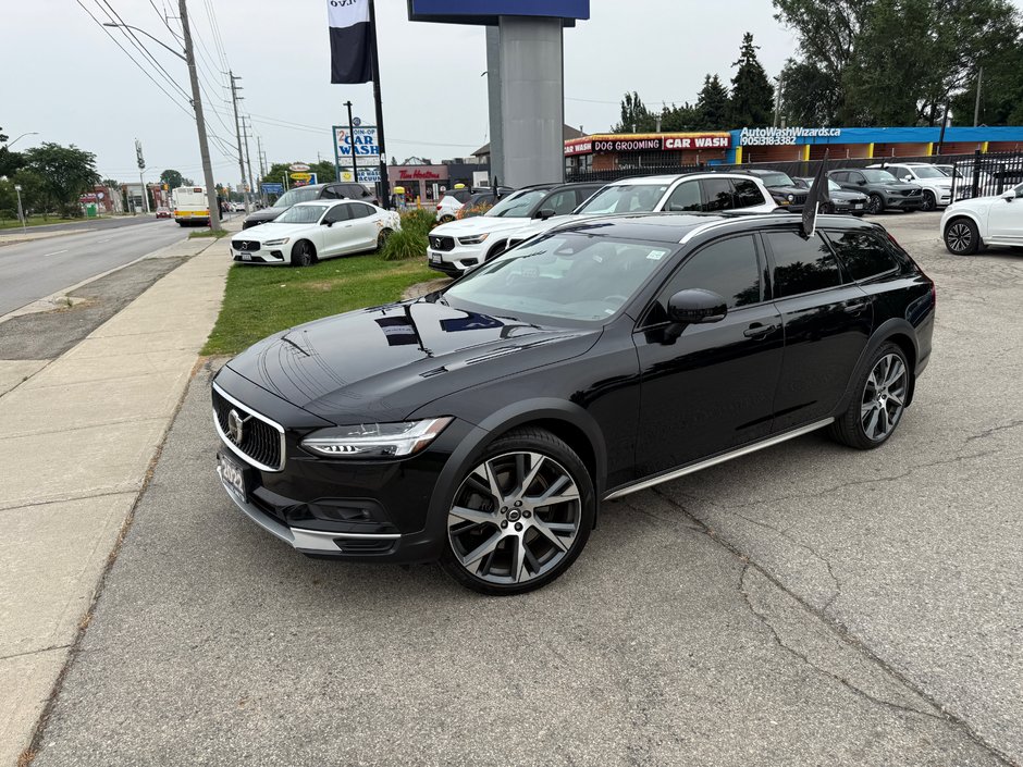 2022 Volvo V90 Cross Country BASE-1