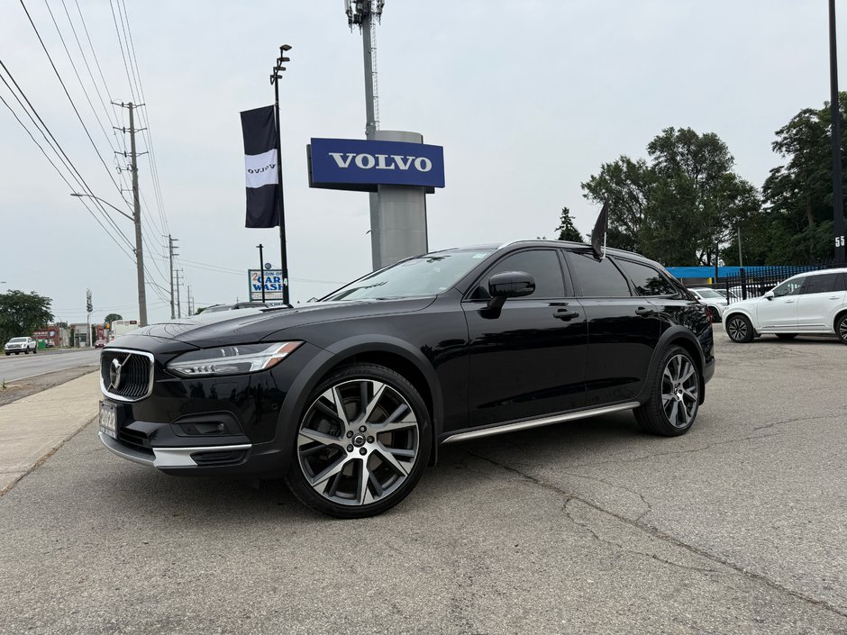 2022 Volvo V90 Cross Country BASE-0
