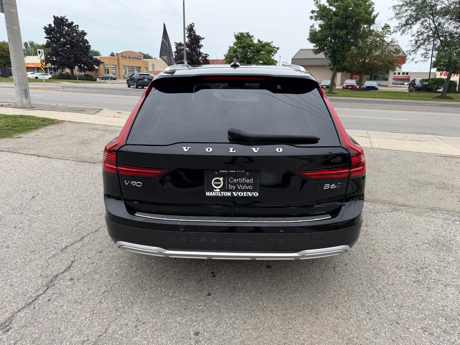 2022 Volvo V90 Cross Country BASE-6
