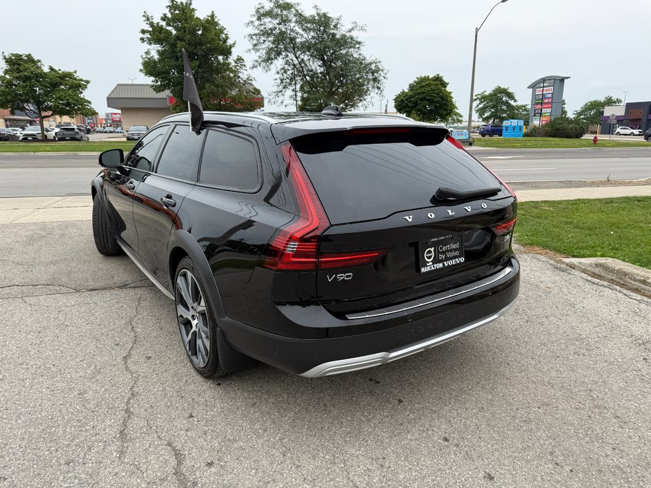 2022 Volvo V90 Cross Country BASE-7