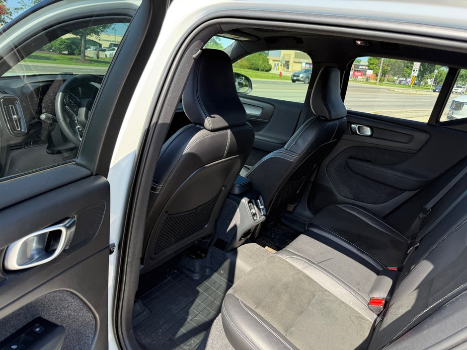 2022 Volvo XC40 R-Design-12
