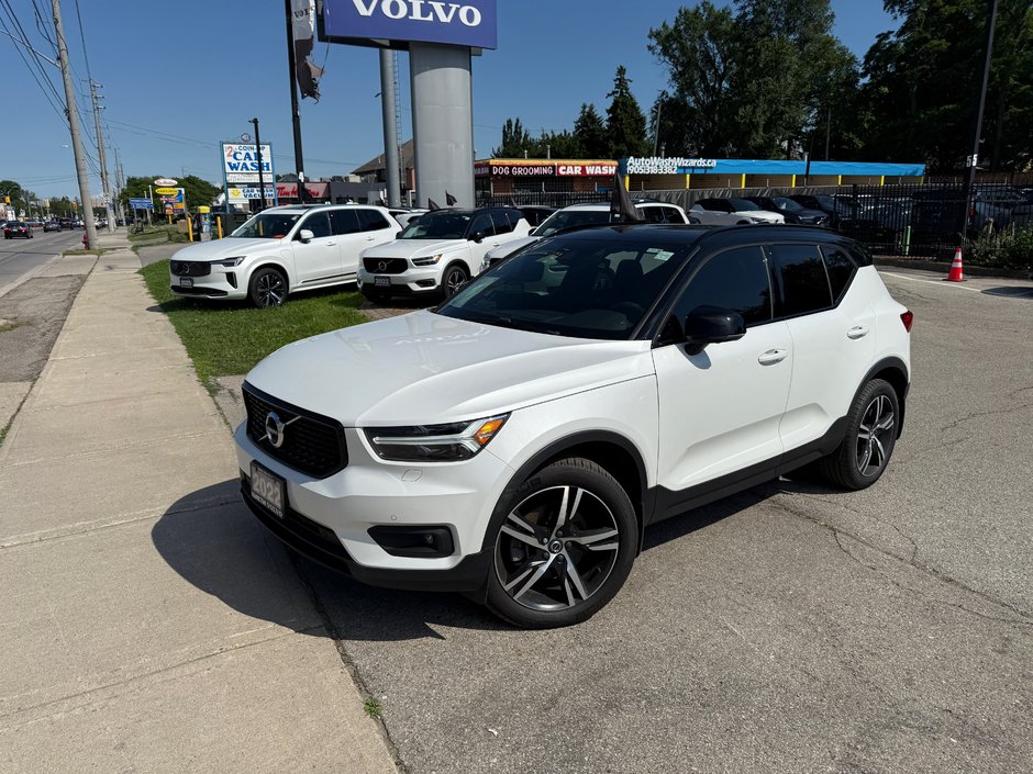 2022 Volvo XC40 R-Design-1