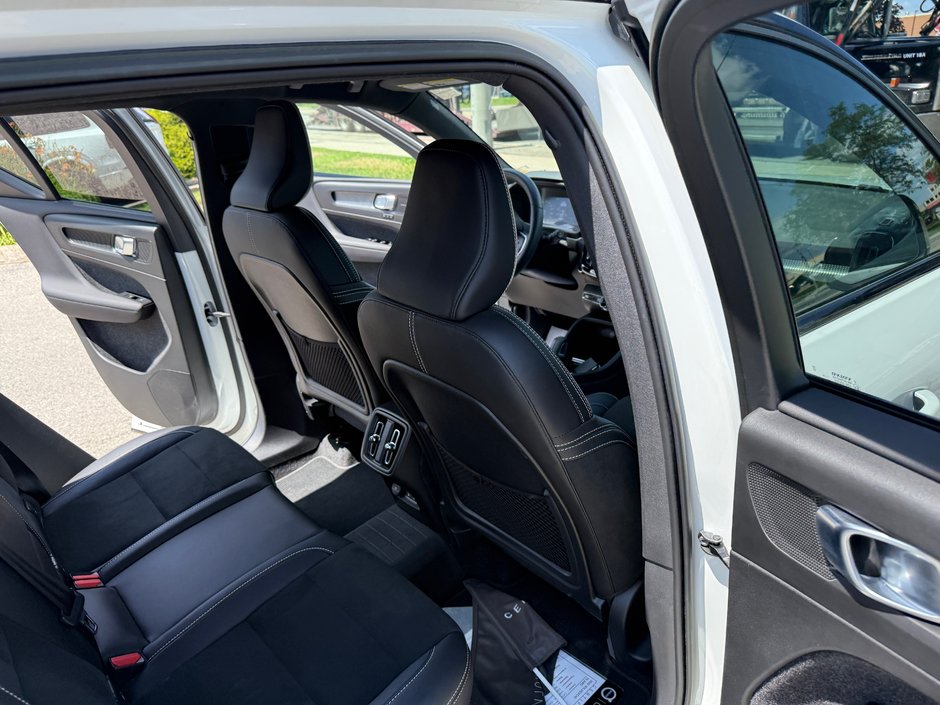 2022 Volvo XC40 R-Design-13