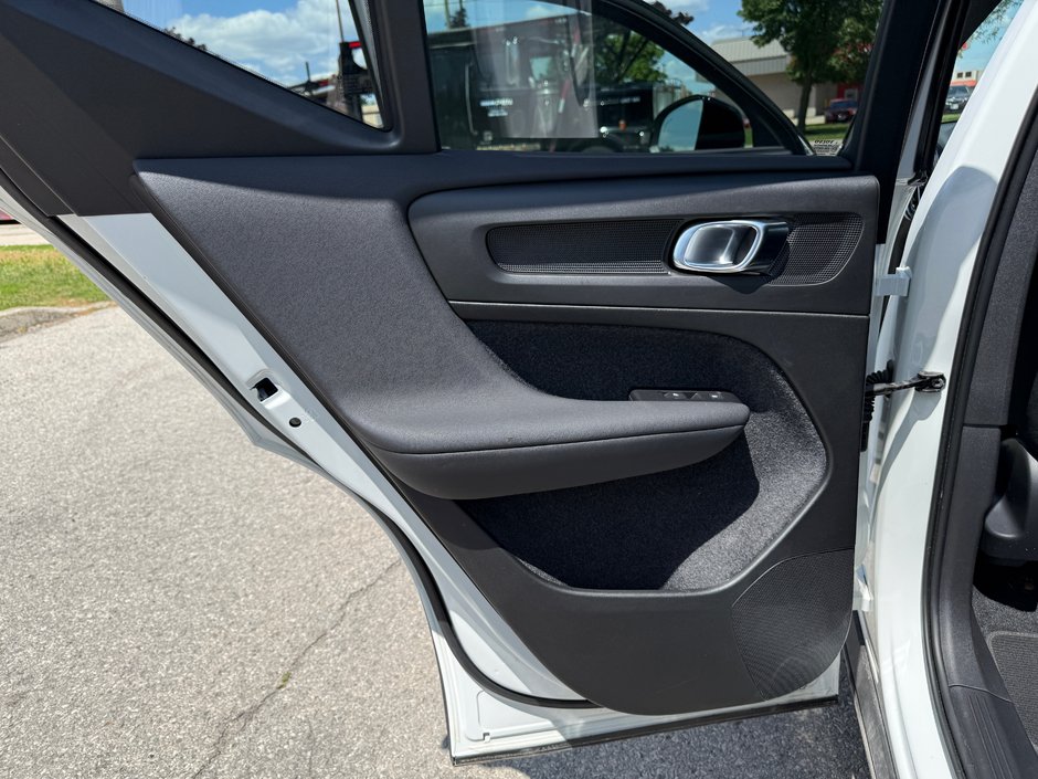 2022 Volvo XC40 R-Design-19
