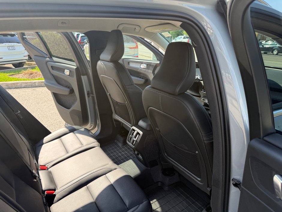 2025 Volvo XC40 Core Bright Theme-12