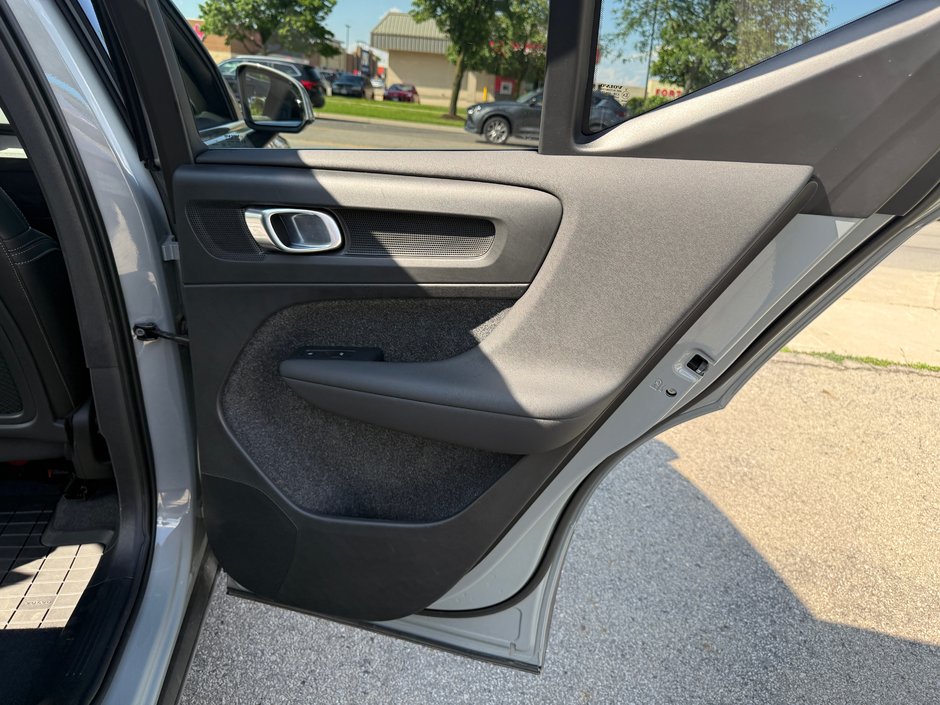 2025 Volvo XC40 Core Bright Theme-17