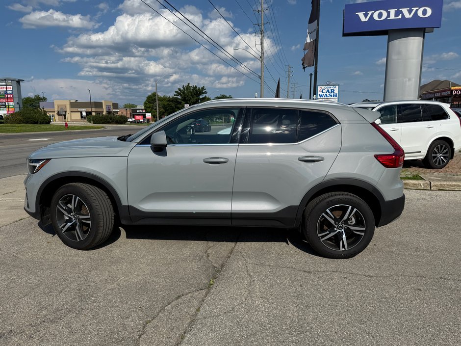 2025 Volvo XC40 Core Bright Theme-7