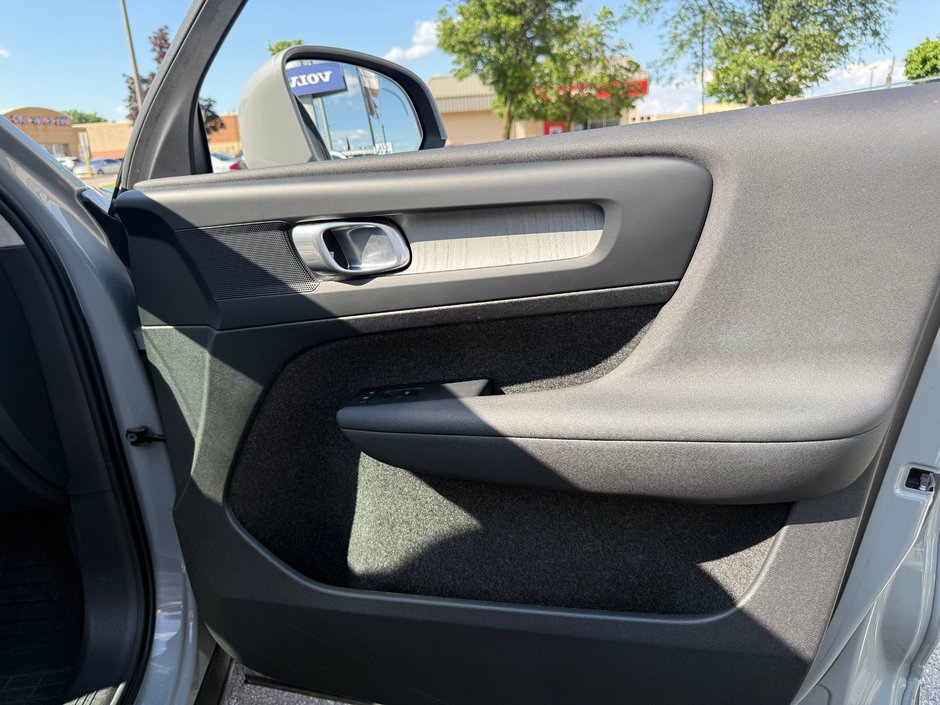 2025 Volvo XC40 Core Bright Theme-16