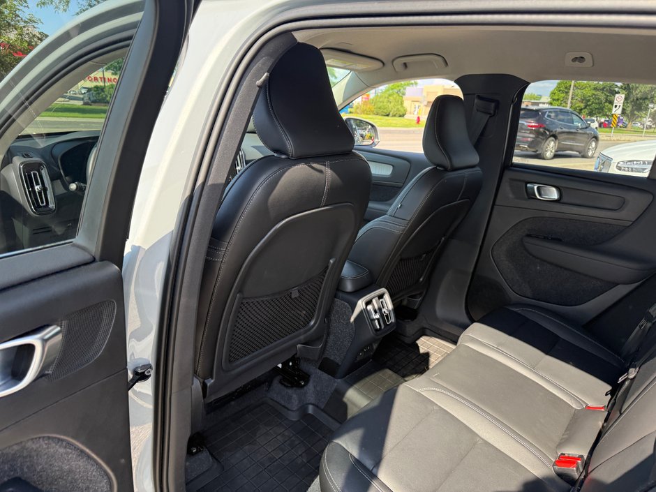2025 Volvo XC40 Core Bright Theme-10