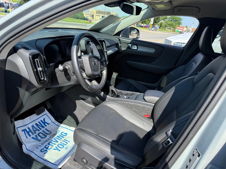 2025 Volvo XC40 Core Bright Theme-8