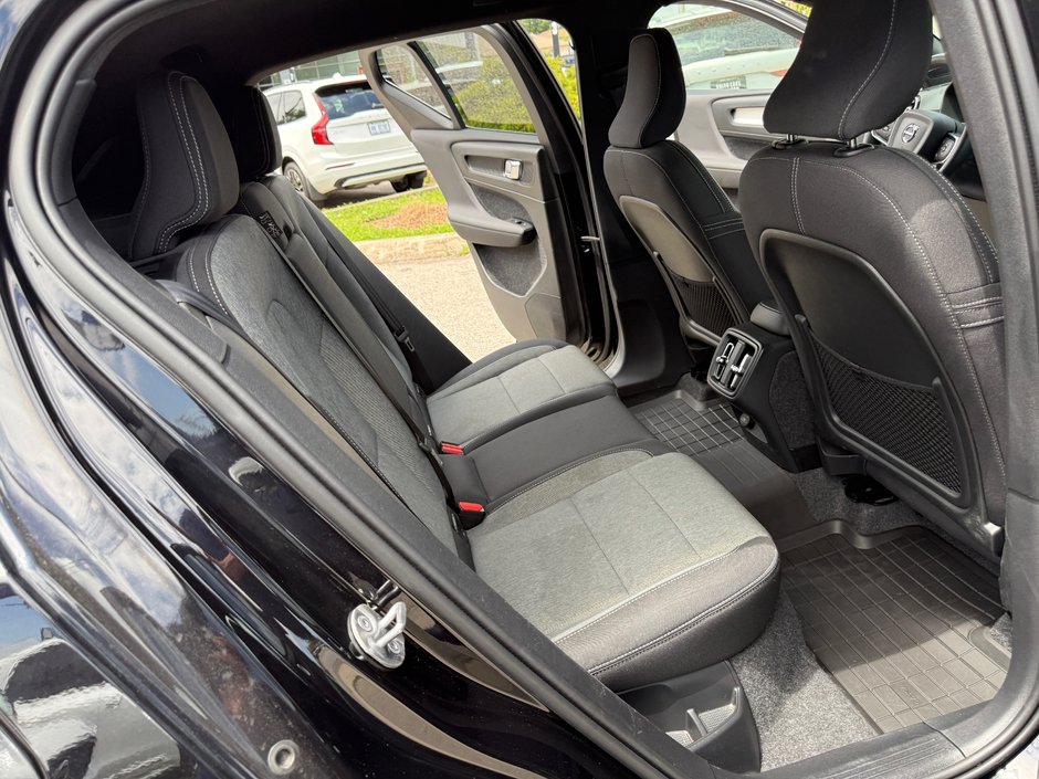 2025 Volvo XC40 Core Bright Theme-16