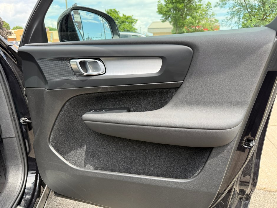 2025 Volvo XC40 Core Bright Theme-19