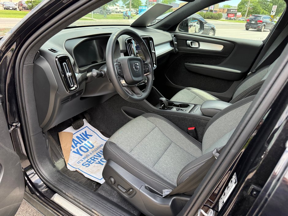 2025 Volvo XC40 Core Bright Theme-10