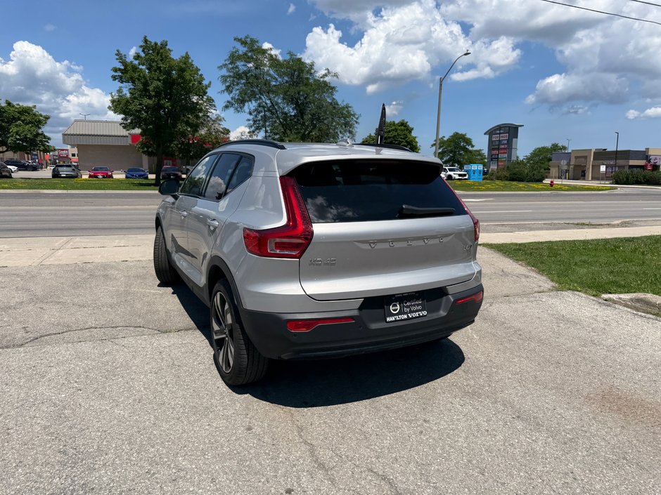 2025 Volvo XC40 Plus Dark Theme-9