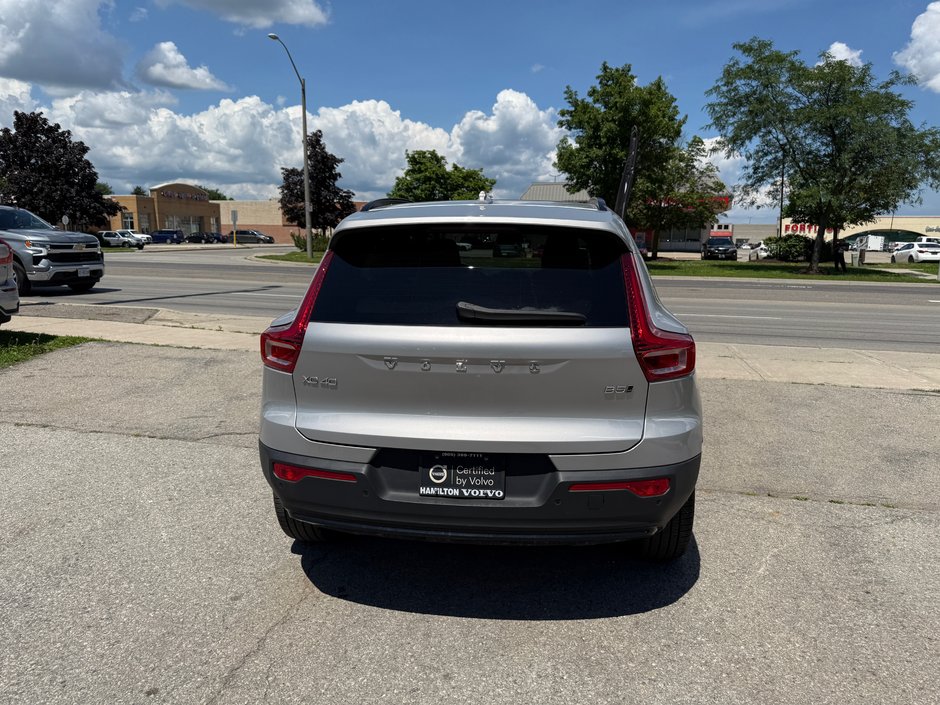 2025 Volvo XC40 Plus Dark Theme-8