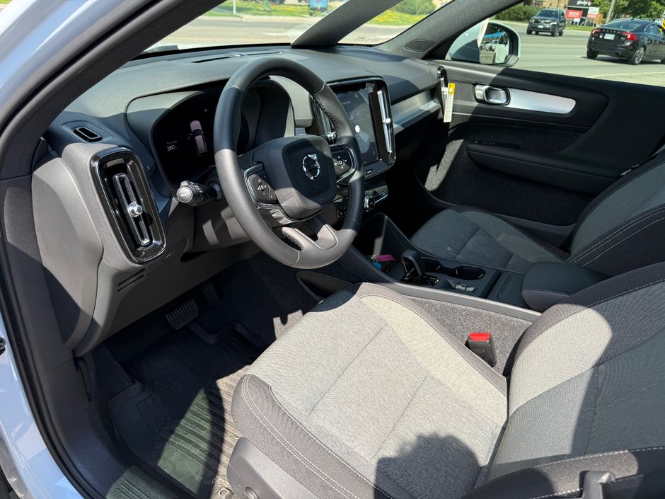 2025 Volvo XC40 Core Bright Theme-10