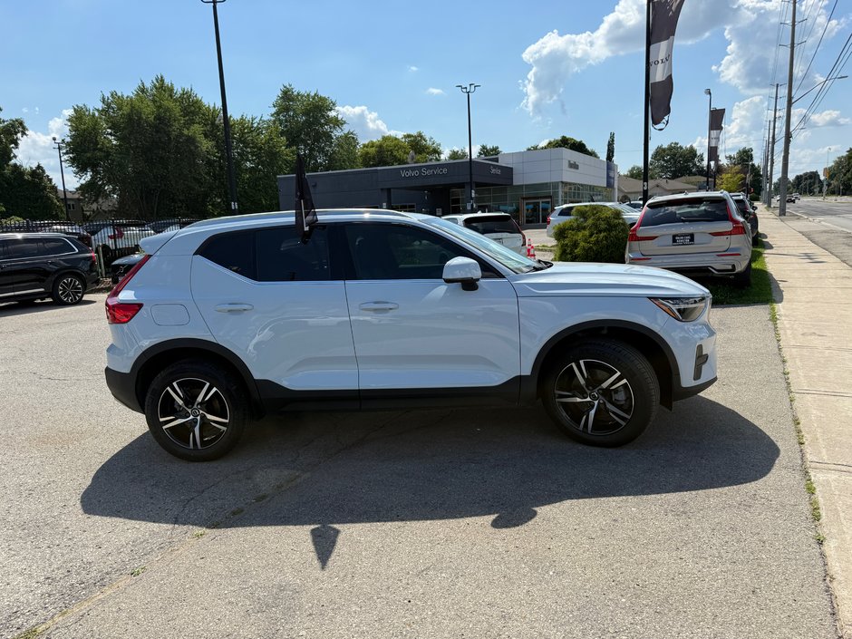 2025 Volvo XC40 Core Bright Theme-4