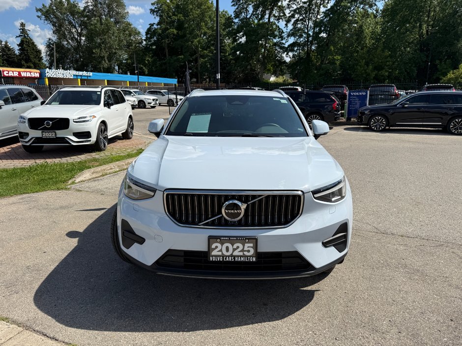 2025 Volvo XC40 Core Bright Theme-2