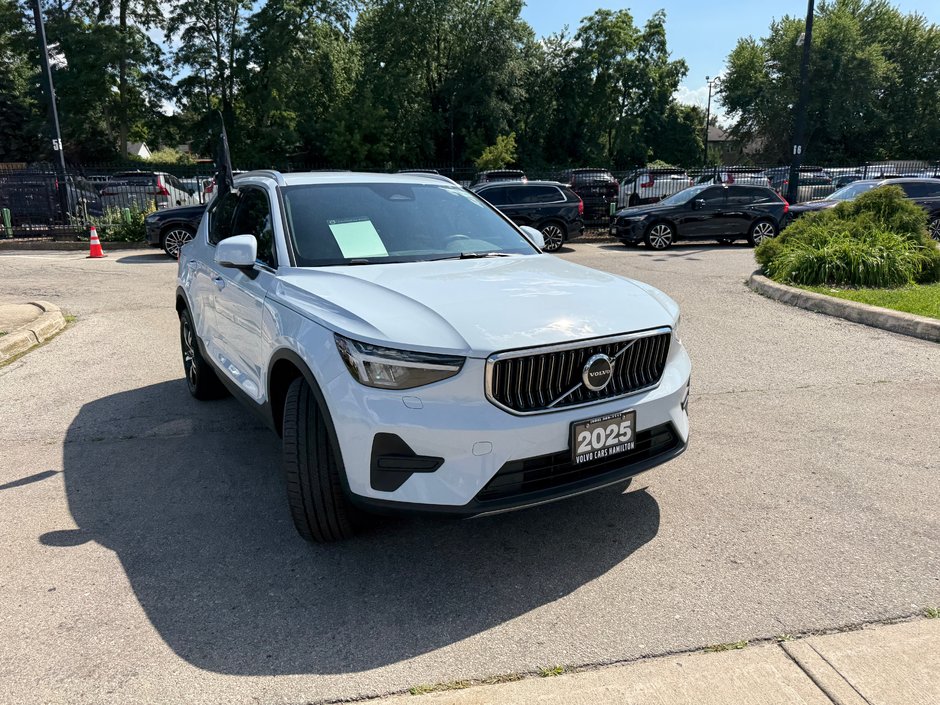 2025 Volvo XC40 Core Bright Theme-3