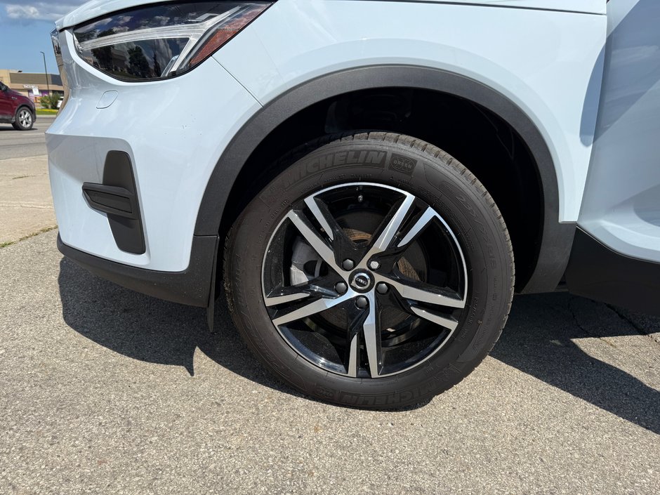 2025 Volvo XC40 Core Bright Theme-27