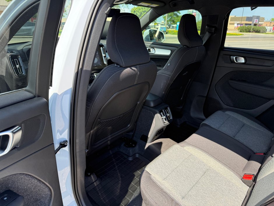 2025 Volvo XC40 Core Bright Theme-12