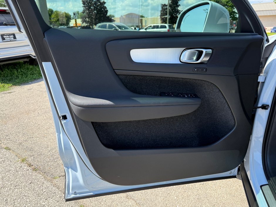 2025 Volvo XC40 Core Bright Theme-23