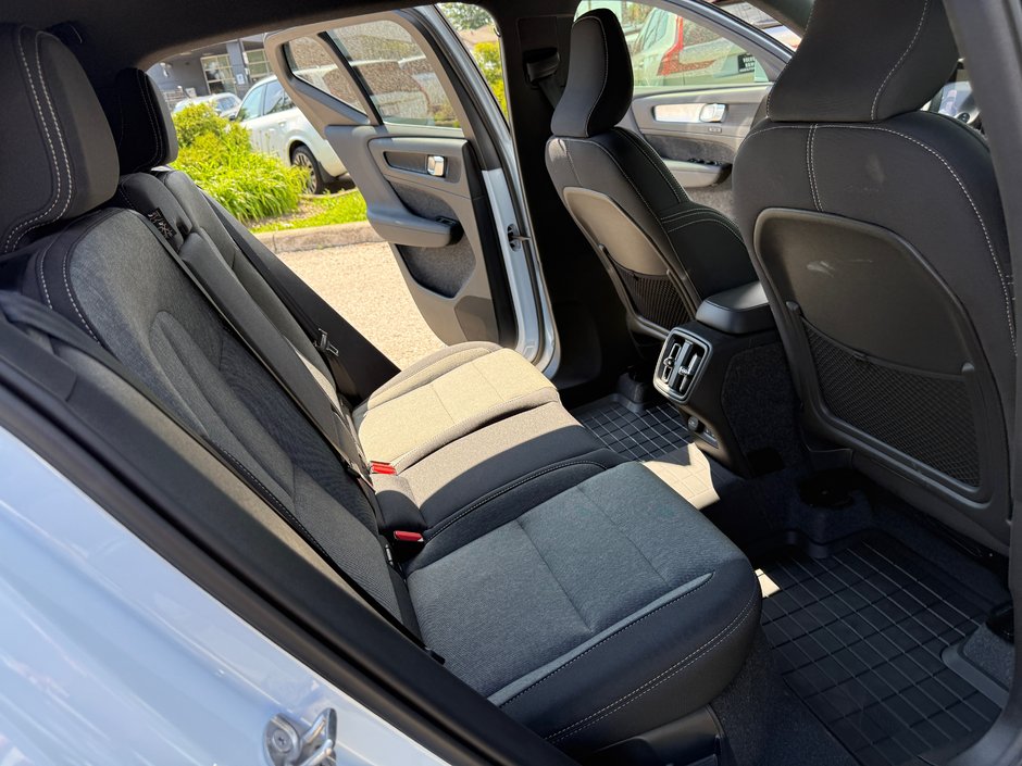 2025 Volvo XC40 Core Bright Theme-17