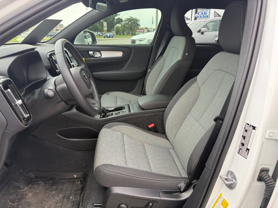 2025 Volvo XC40 Core Bright Theme-9