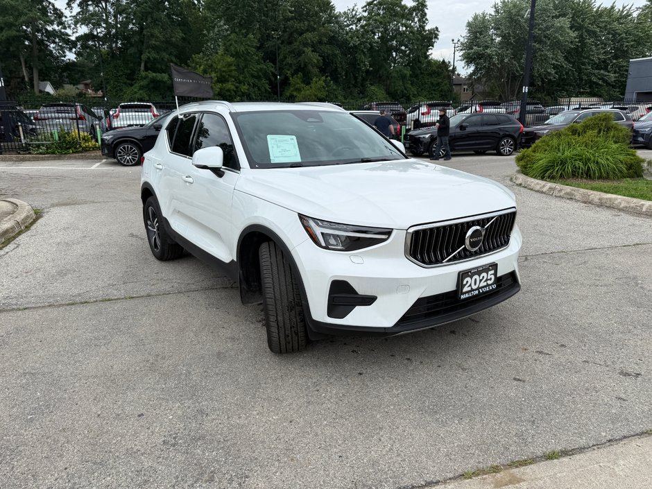 2025 Volvo XC40 Core Bright Theme-3